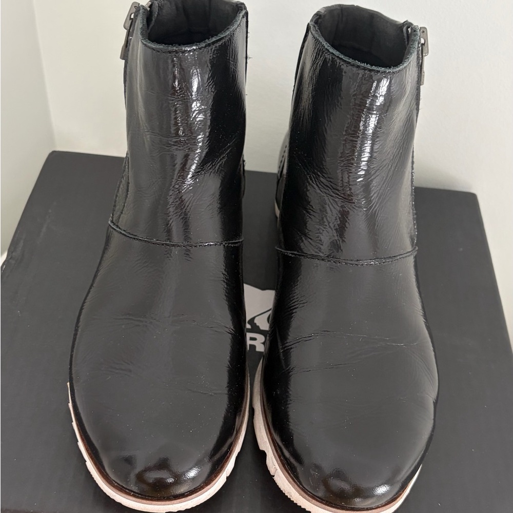 Sorel boots size 8 - Picture 4 of 12